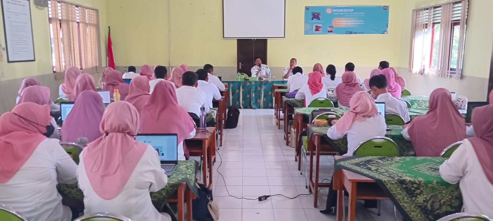 Narsum Workshop di SMPN 20 Malang, Mas Kadin Tekankan untuk Perkuat Karakter PD