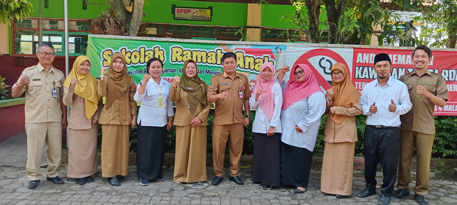 Mas Kadin Monitoring SMPN 26 dan SDN Tunjungsekar 4
